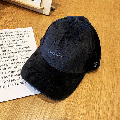 Alkalmi női bársonysapka hímzéssel