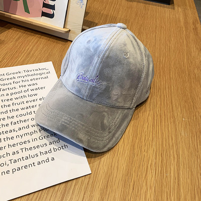 Alkalmi női bársonysapka hímzéssel