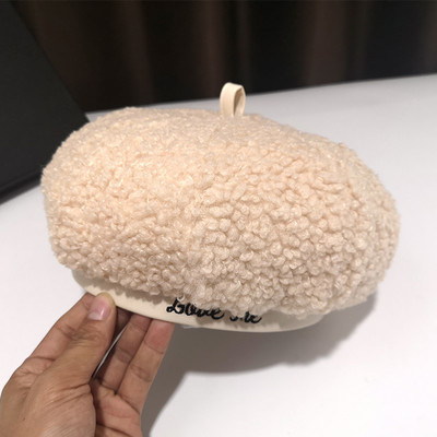 Plüss női sapka öt színben felirattal