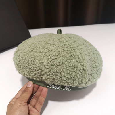 Plüss női sapka öt színben felirattal