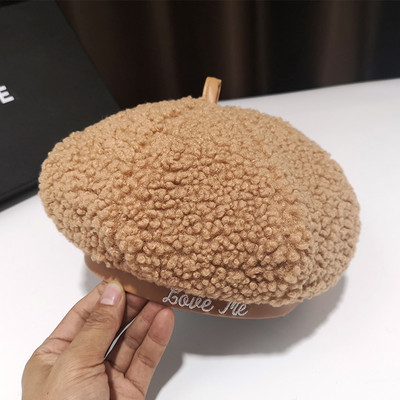 Plüss női sapka öt színben felirattal