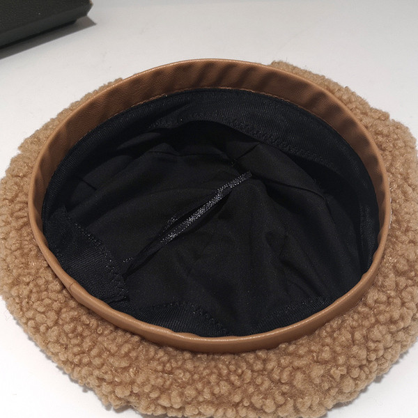 Plüss női sapka öt színben felirattal