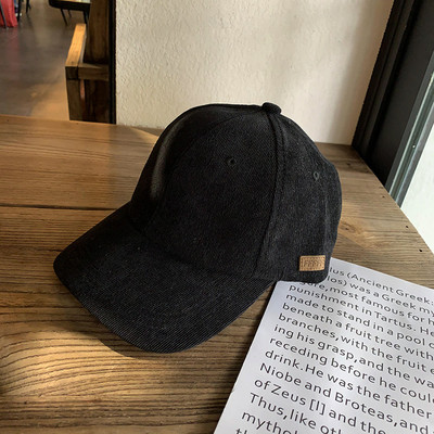 Új modell női sapka napellenzővel és emblémával