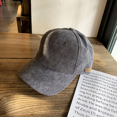 Új modell női sapka napellenzővel és emblémával