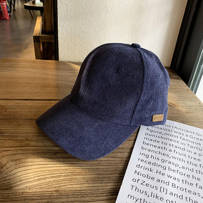 Új modell női sapka napellenzővel és emblémával