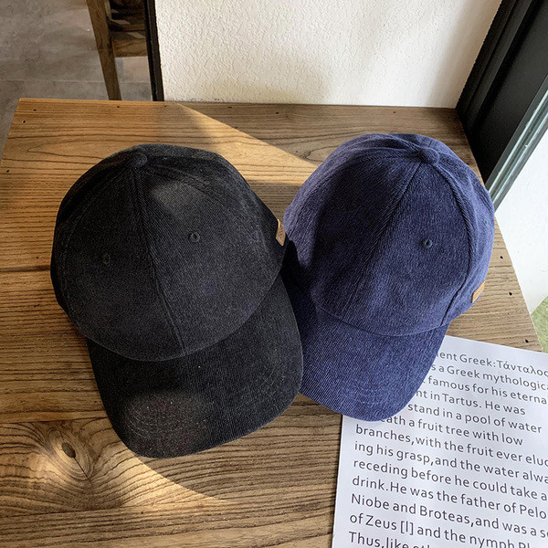 Új modell női sapka napellenzővel és emblémával