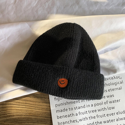 Mindennapi női téli sapka hímzéssel