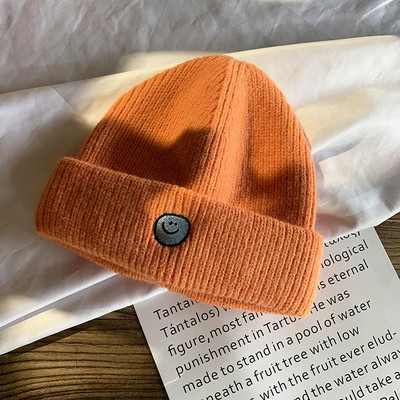 Mindennapi női téli sapka hímzéssel