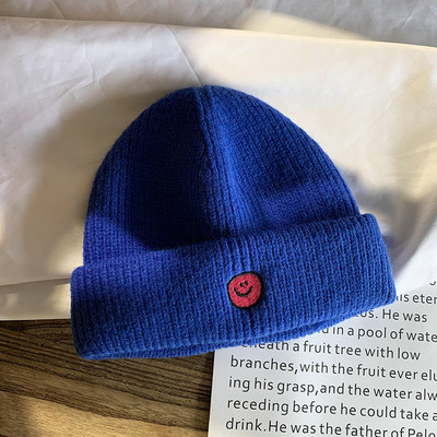 Mindennapi női téli sapka hímzéssel