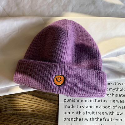 Mindennapi női téli sapka hímzéssel