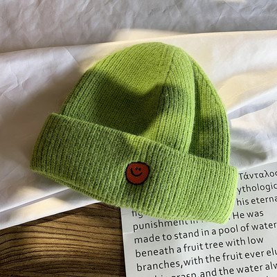 Mindennapi női téli sapka hímzéssel