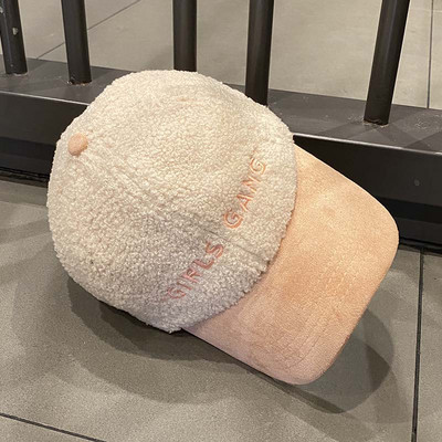 Női gyapjú sapka napellenzővel