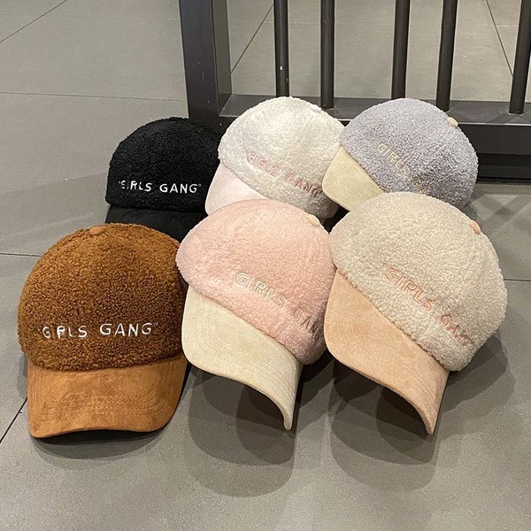 Női gyapjú sapka napellenzővel