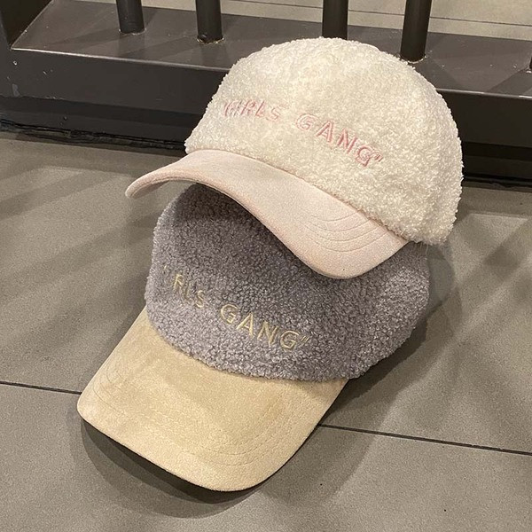 Női gyapjú sapka napellenzővel