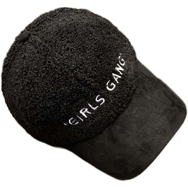 Női gyapjú sapka napellenzővel