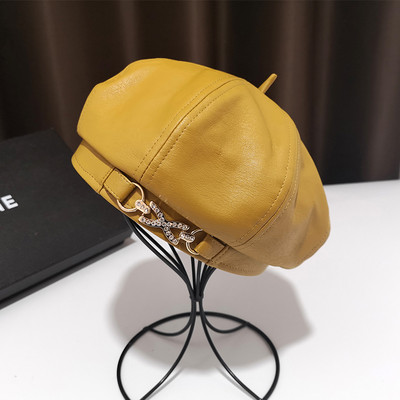 Női bőr kalap fém díszítéssel, négy színben