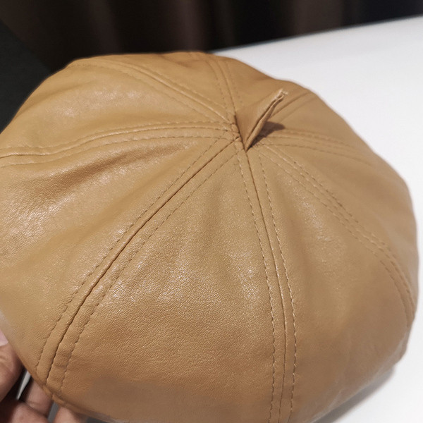 Női bőr kalap fém díszítéssel, négy színben