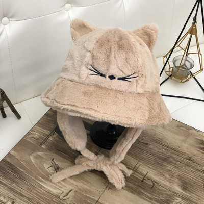 Női pehelysapka 3D elemekkel és hímzéssel