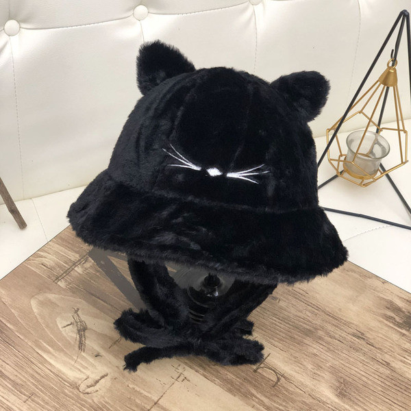 Női pehelysapka 3D elemekkel és hímzéssel