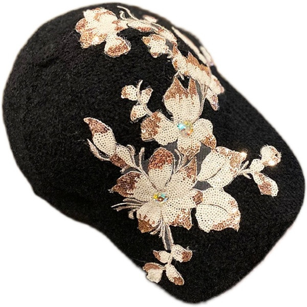 Stílusos női pehelysapka flitterekkel