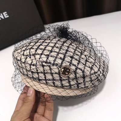 Kockás női sapka retro stílusban két színben