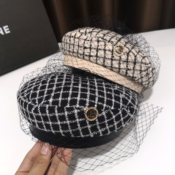 Kockás női sapka retro stílusban két színben