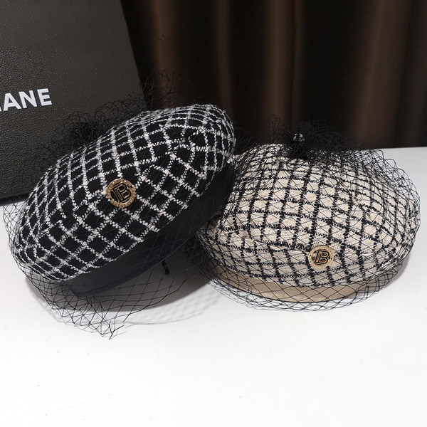 Kockás női sapka retro stílusban két színben