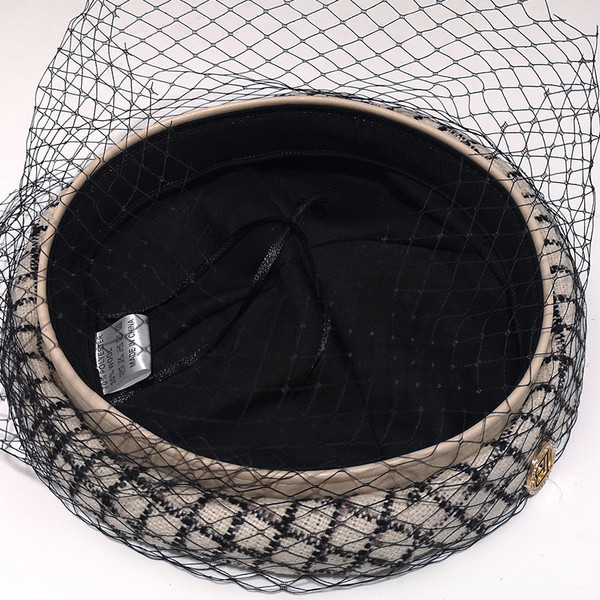 Kockás női sapka retro stílusban két színben