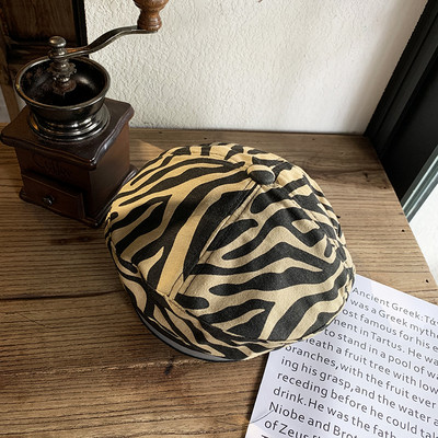 Retro stílusú női sapka állatmintával