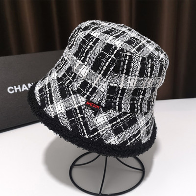 Őszre és télre alkalmas női sapka különböző színekben