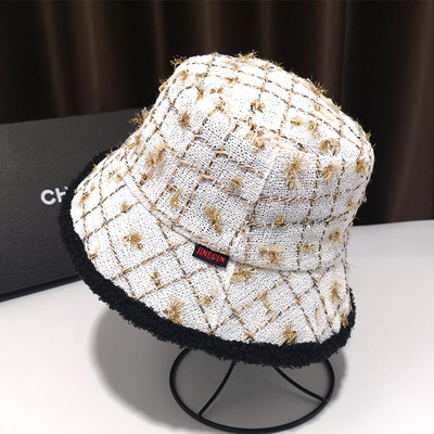 Őszre és télre alkalmas női sapka különböző színekben