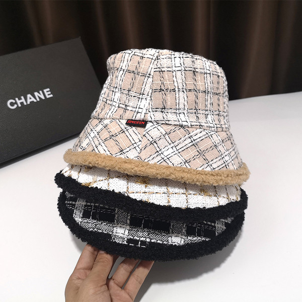 Őszre és télre alkalmas női sapka különböző színekben