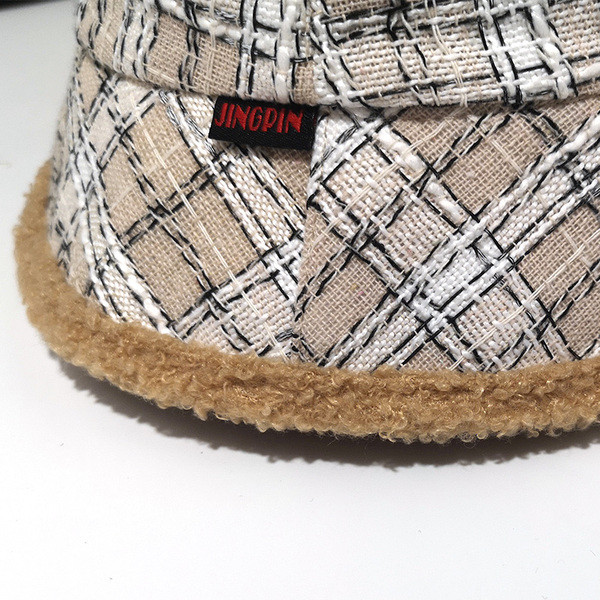 Őszre és télre alkalmas női sapka különböző színekben