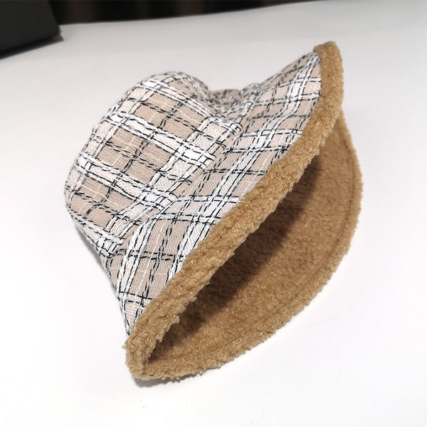 Őszre és télre alkalmas női sapka különböző színekben