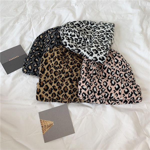 Állatmintás kötött sapka