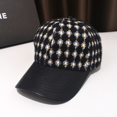 Plüss női sapka napellenzővel több színben