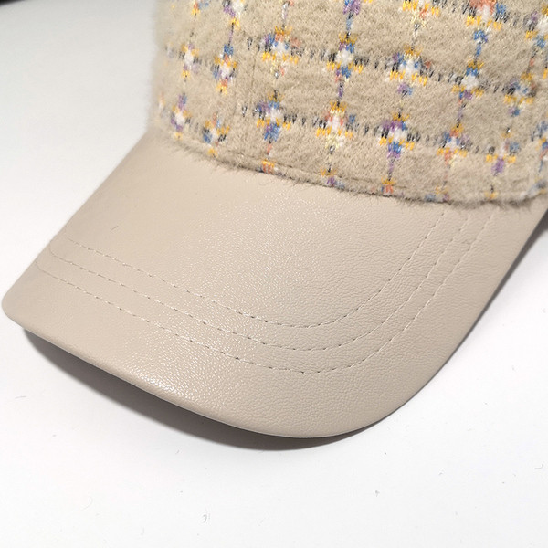 Plüss női sapka napellenzővel több színben