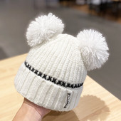 Női téli kötött sapka pomponnal