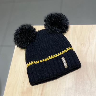 Női téli kötött sapka pomponnal