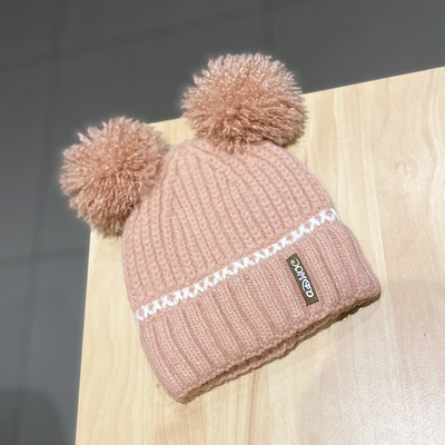 Női téli kötött sapka pomponnal