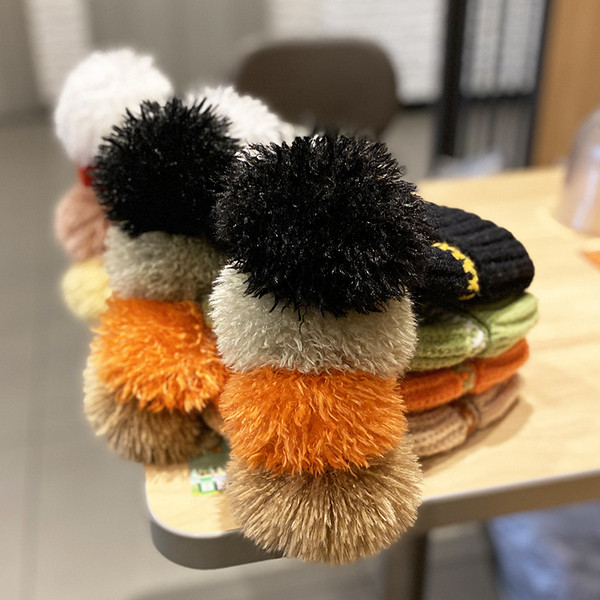 Női téli kötött sapka pomponnal