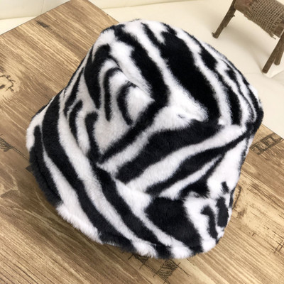 Női pehelysapka állatmintával