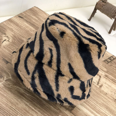 Női pehelysapka állatmintával