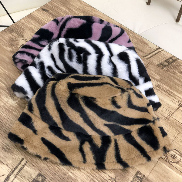 Női pehelysapka állatmintával