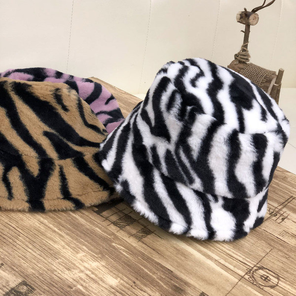 Női pehelysapka állatmintával