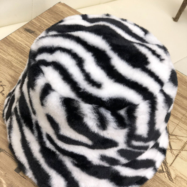 Női pehelysapka állatmintával