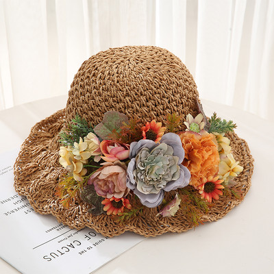 Modern női sapka 3D elemes virágokkal
