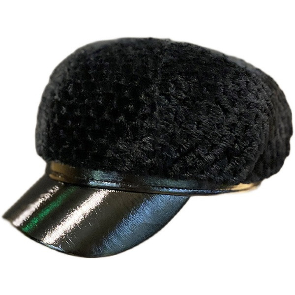 Női pehelysapka bőr ellenzővel