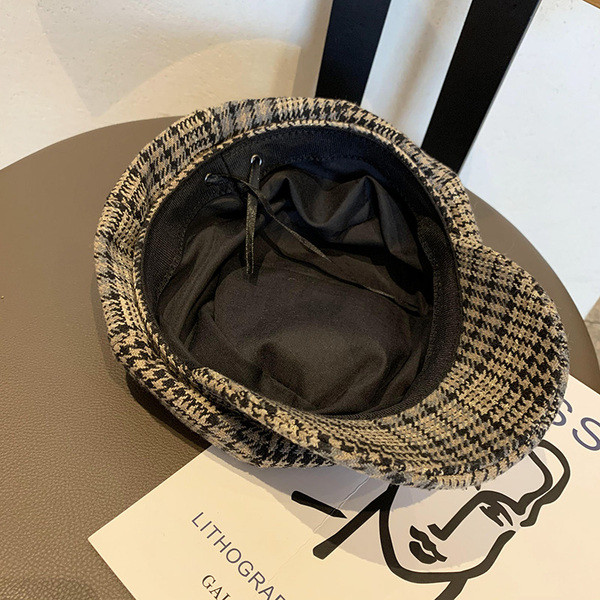 Kockás női sapka típusú barett-retro stílusban