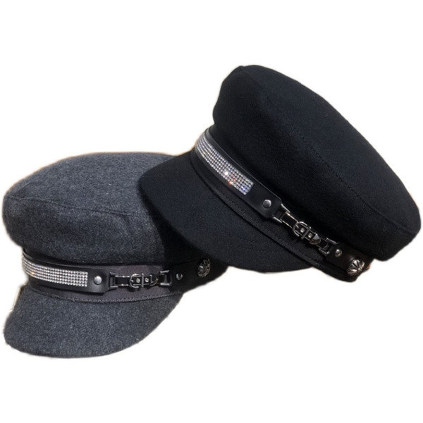 Stílusos női sapka kövekkel